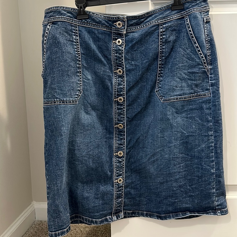 Liz Claiborne button down denim skirt